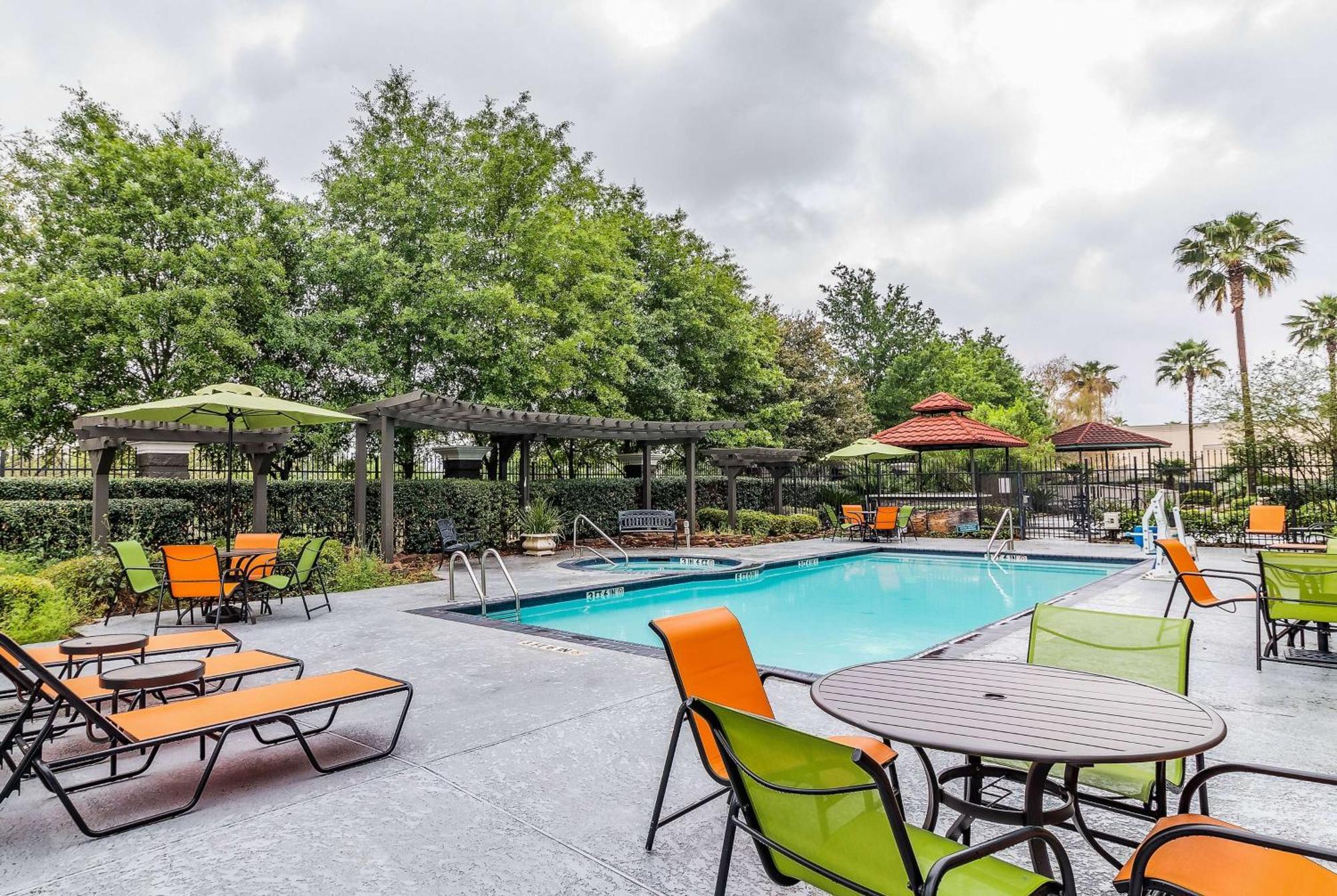 La Quinta By Wyndham Tomball Exterior photo