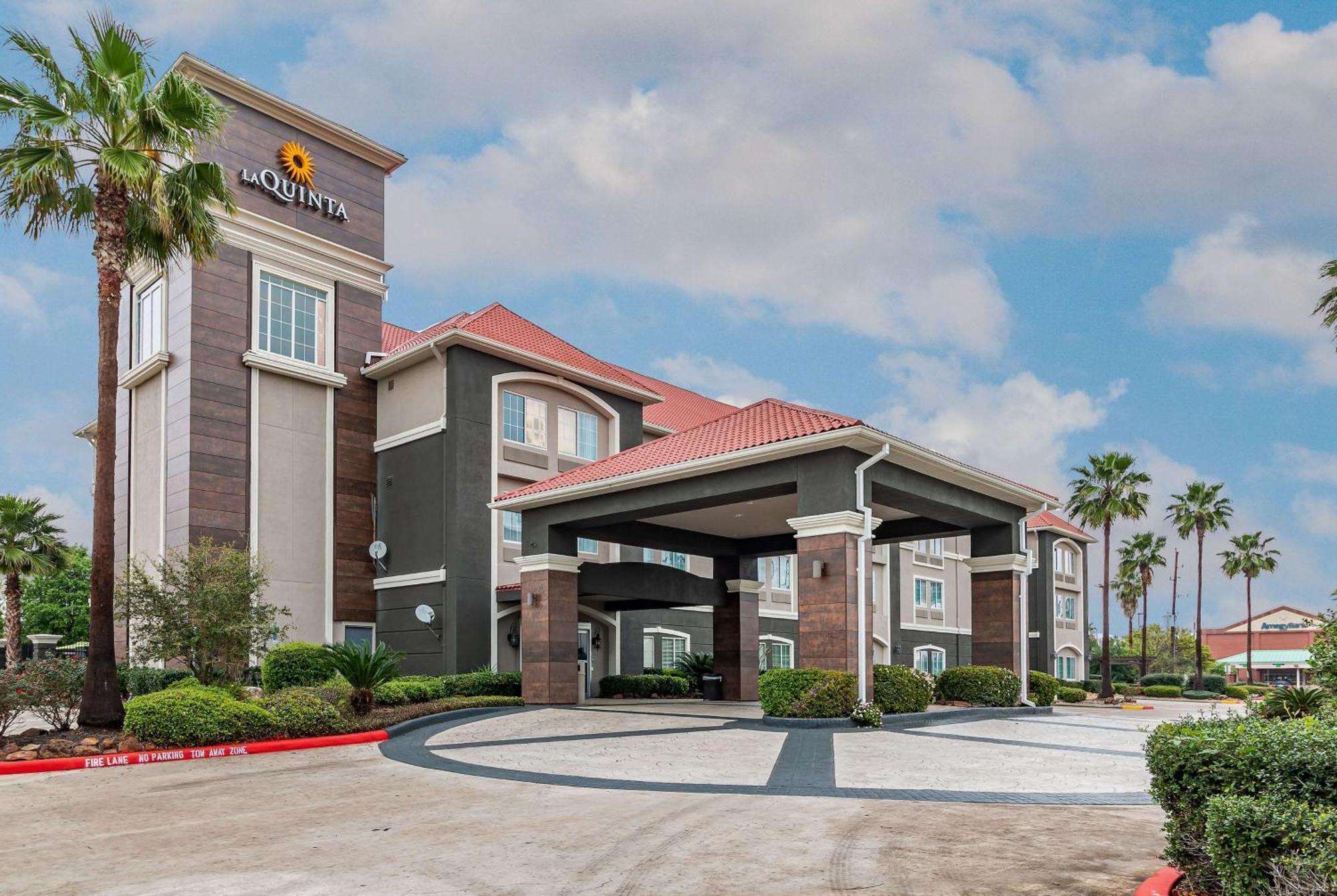 La Quinta By Wyndham Tomball Exterior photo