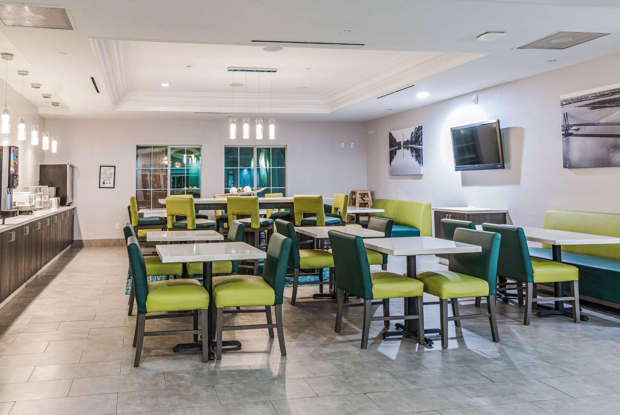 La Quinta By Wyndham Tomball Exterior photo
